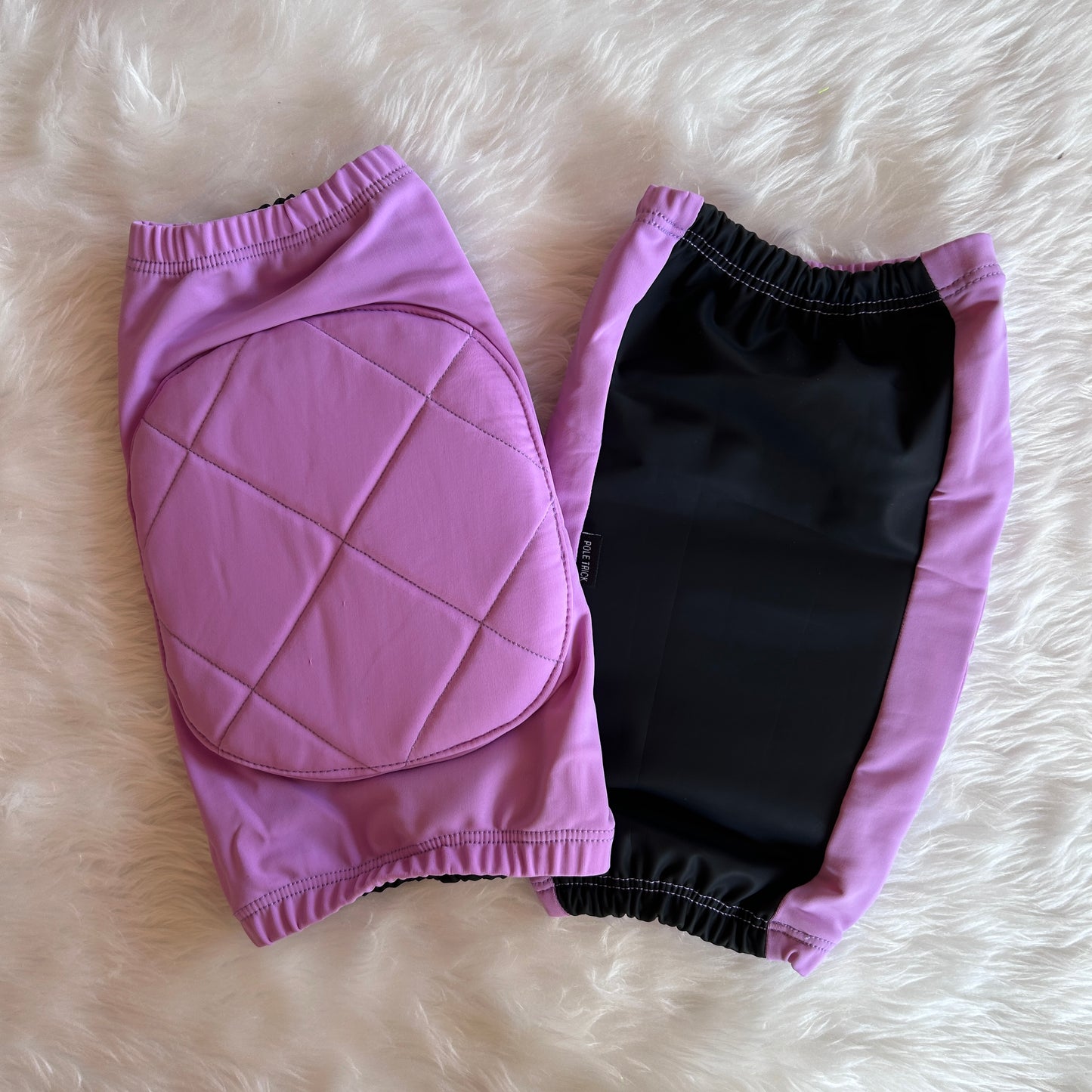 Rodilleras Pole Dance Moradas con agarre en corva Negro