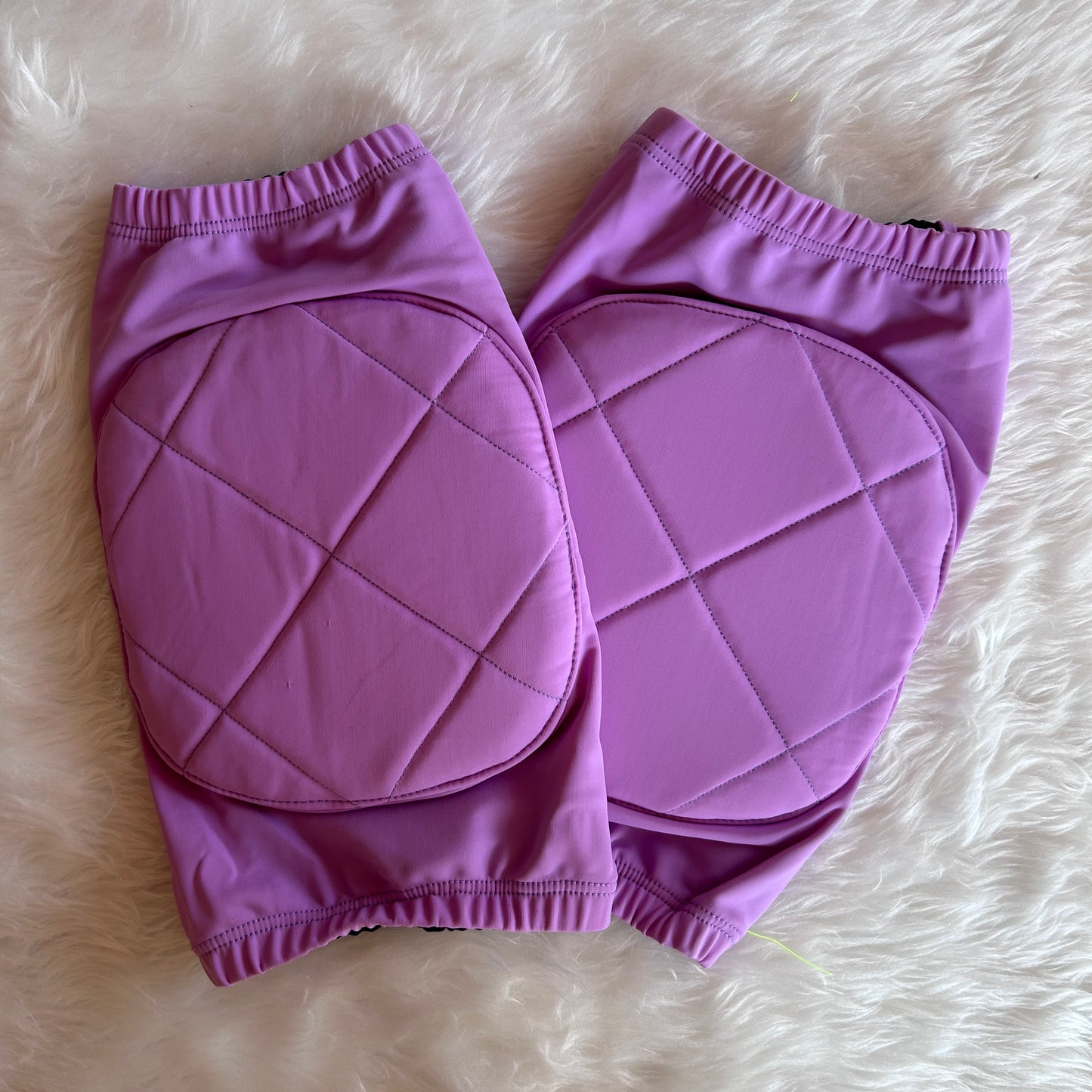 Rodilleras Pole Dance Moradas con agarre en corva Negro