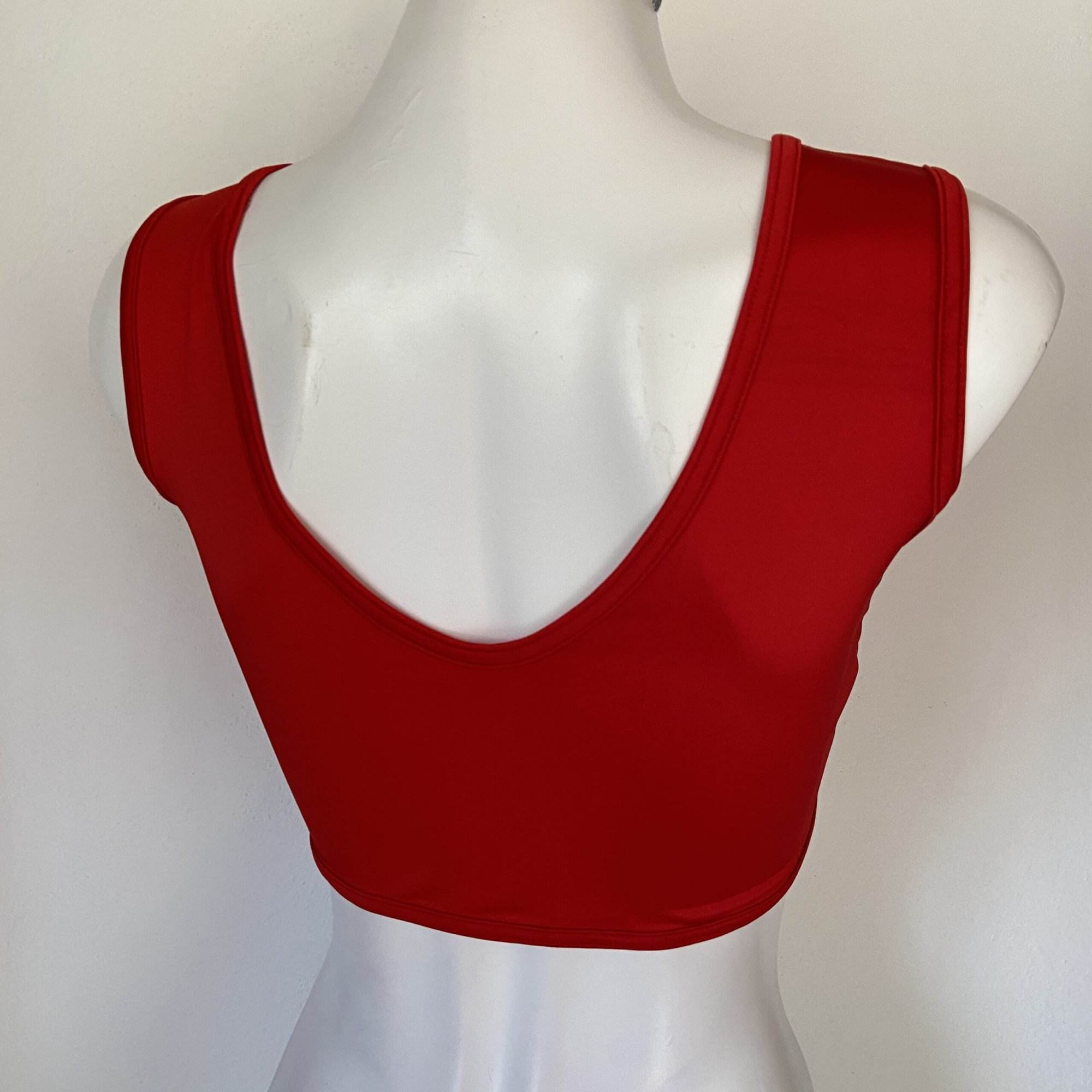 Croptop Rojo con aros Corazón Talla G