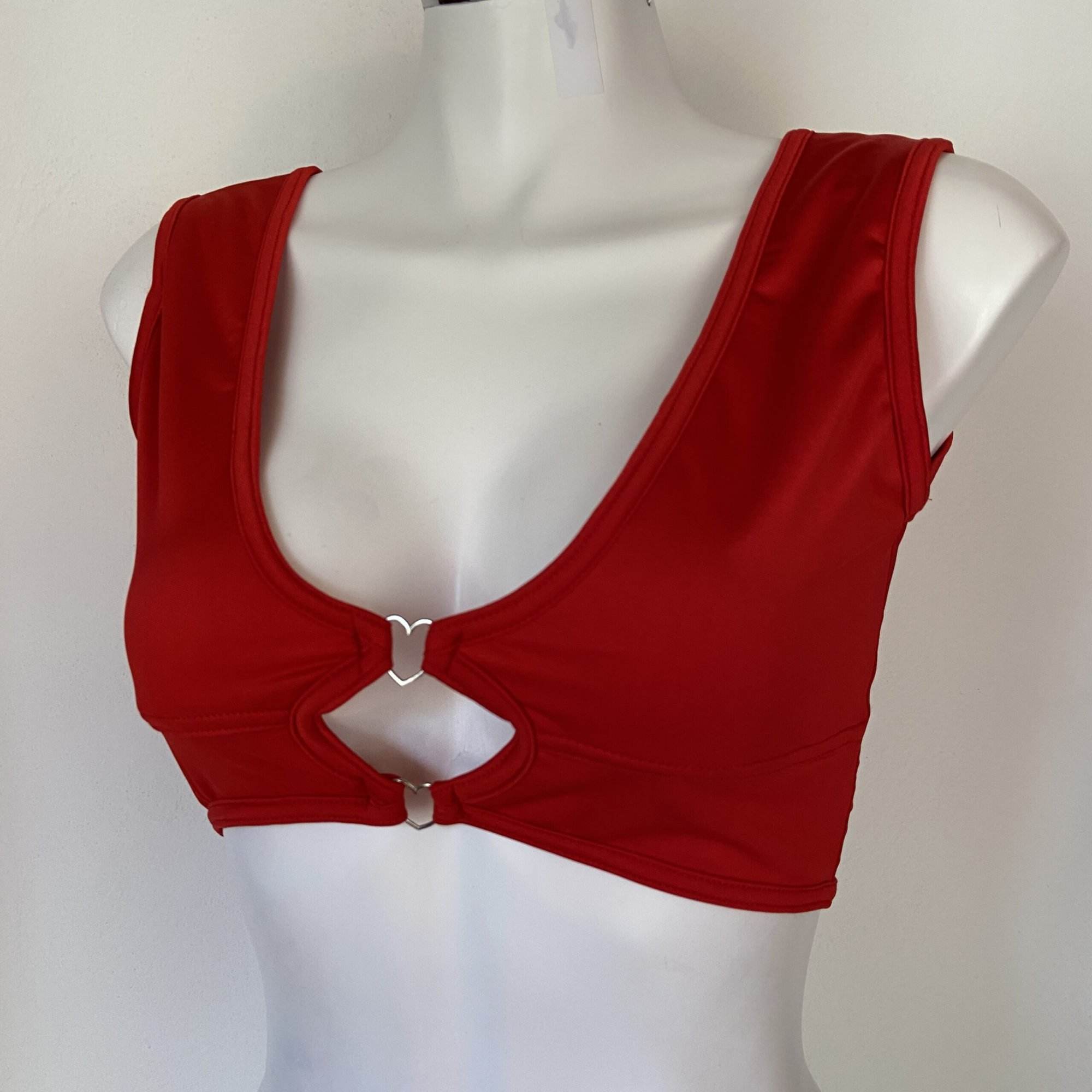 Croptop Rojo con aros Corazón Talla G