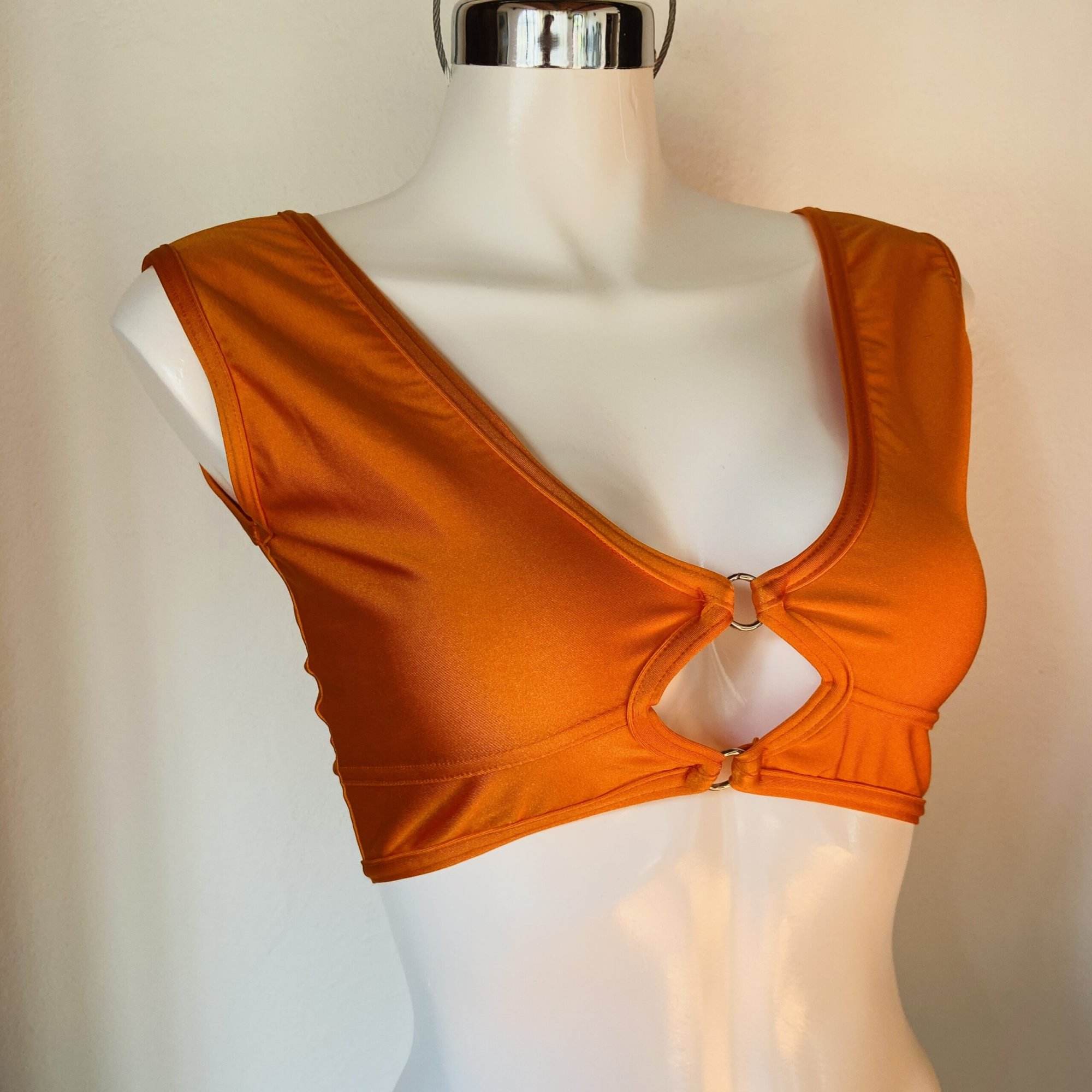 Croptop Naranja con aros Talla G