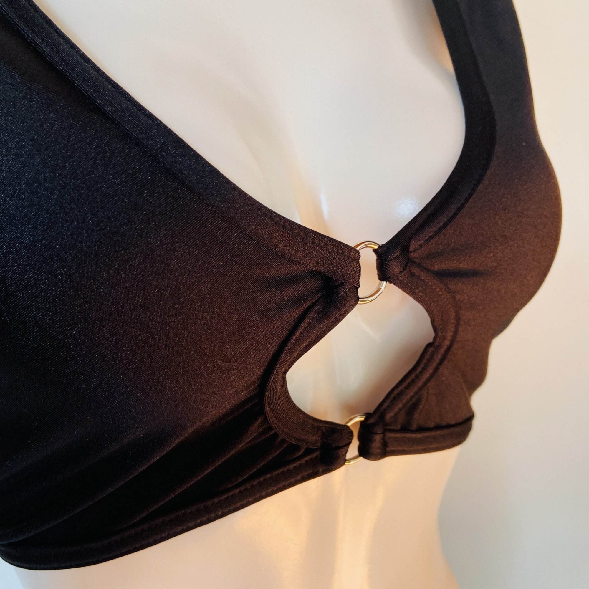 Croptop Negro con aros Talla G