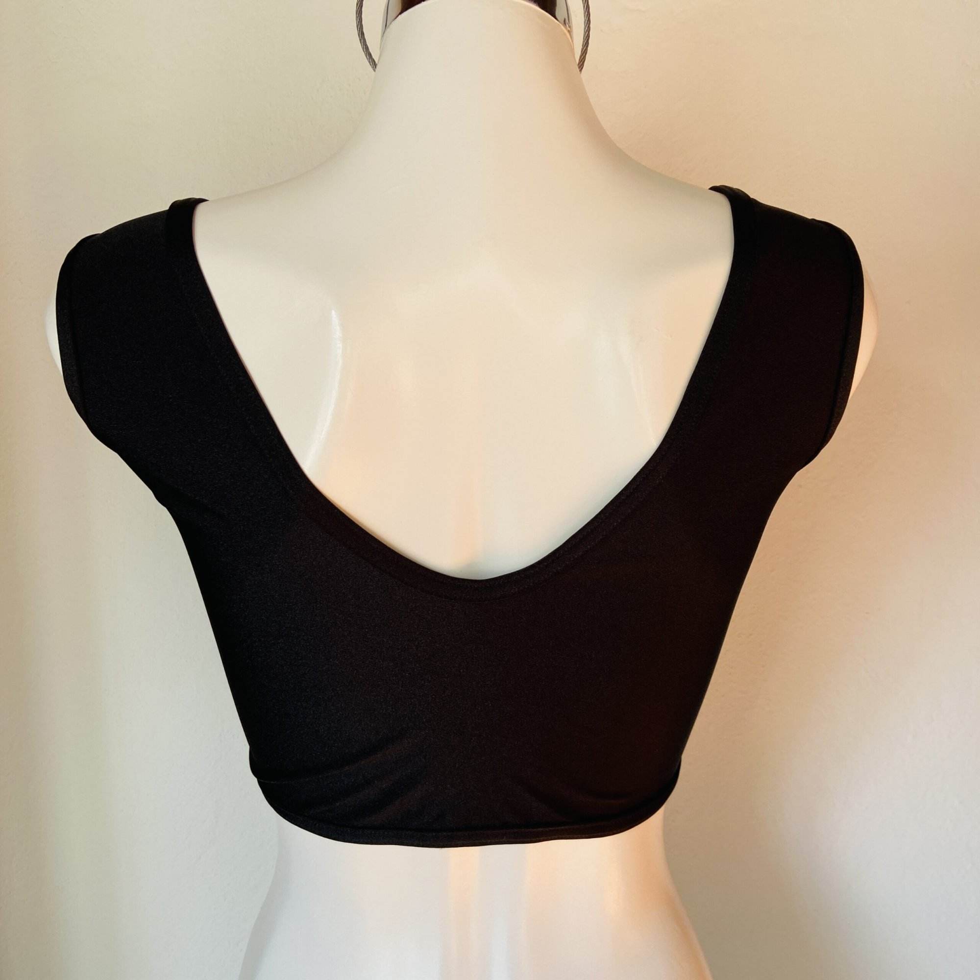 Croptop Negro con aros Talla G