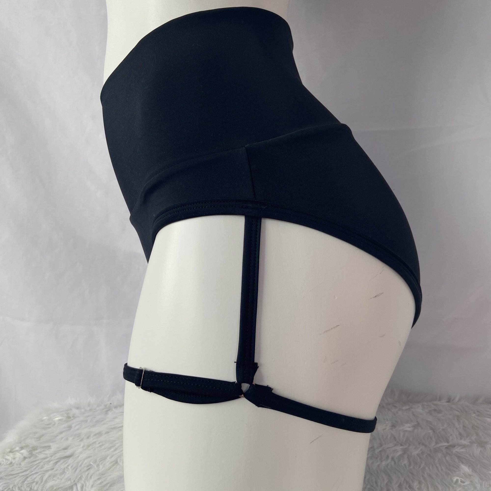 Pinup Negro con liguero